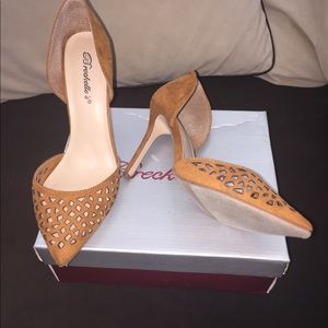 Camel color pumps